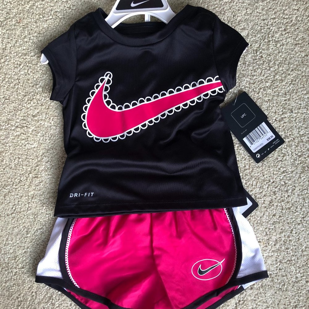 Nike toddler girls t-shirt and shorts set 2T NWT